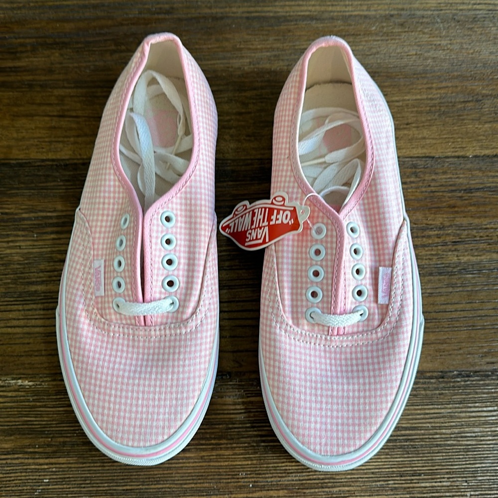 Vans classics lace up shoes, pink/white checkered, NWT, women’s size 8.5